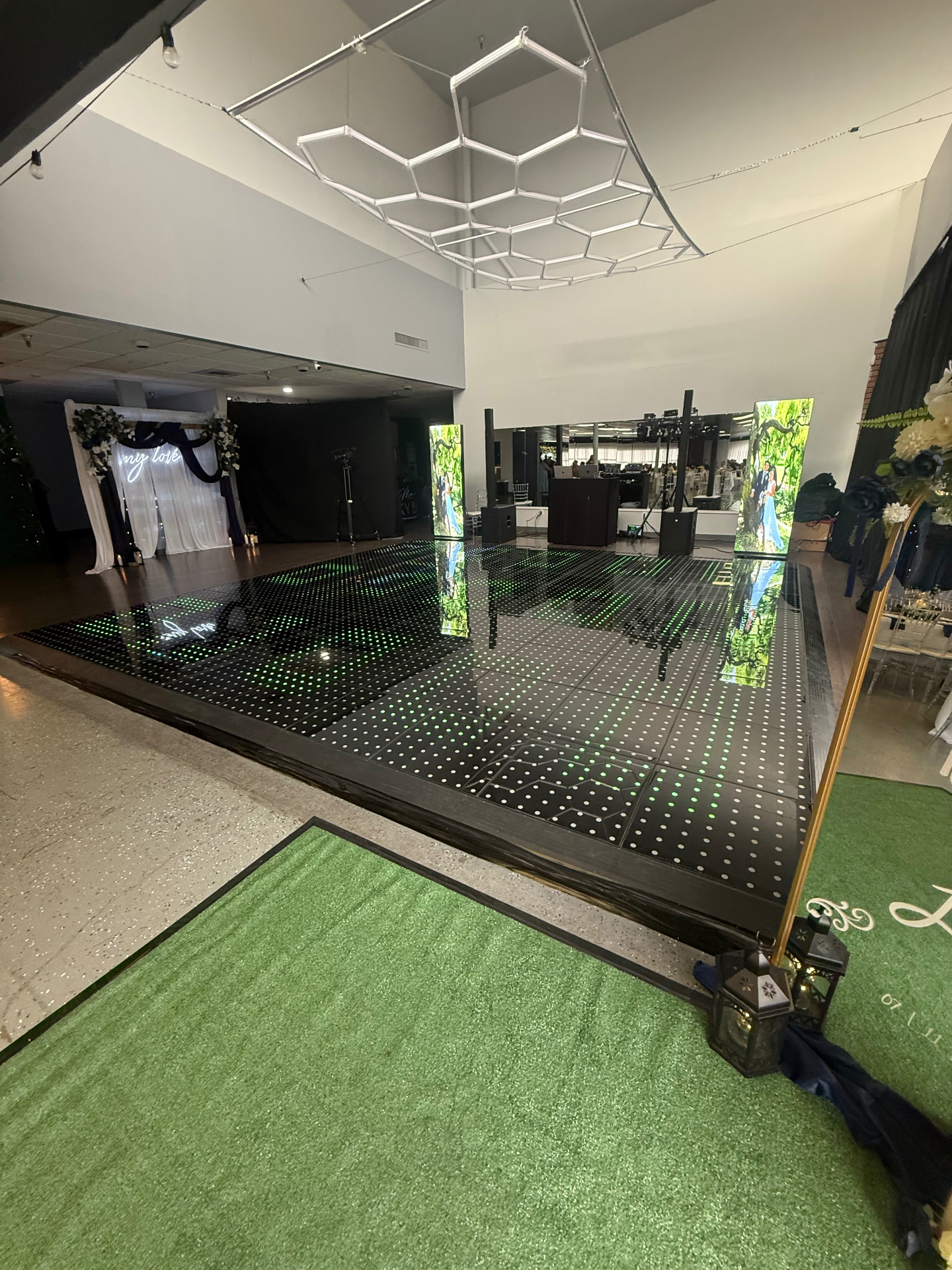 Pista LED 16 × 16 ft