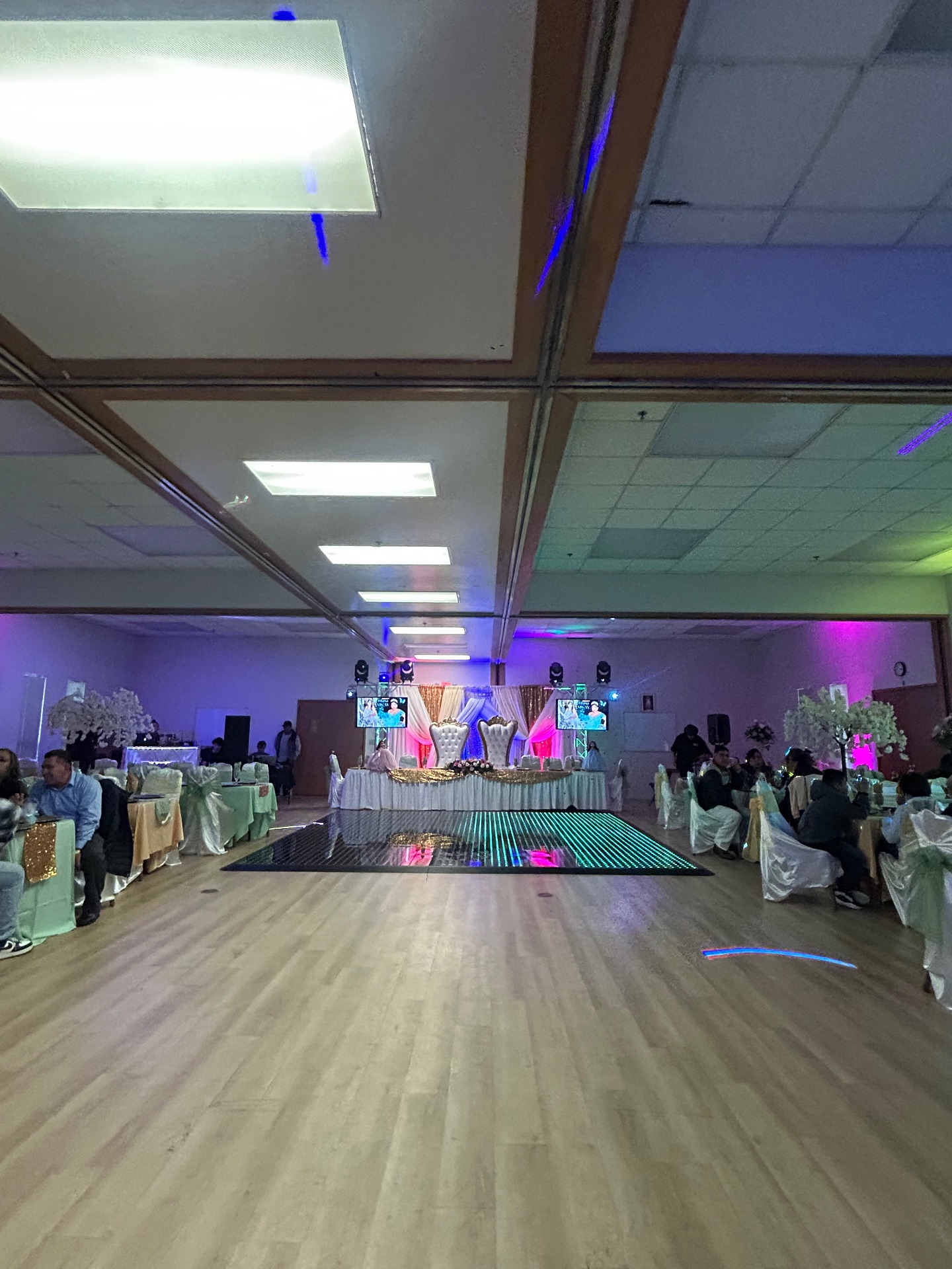 Pista LED 16 × 16 ft - foto 1